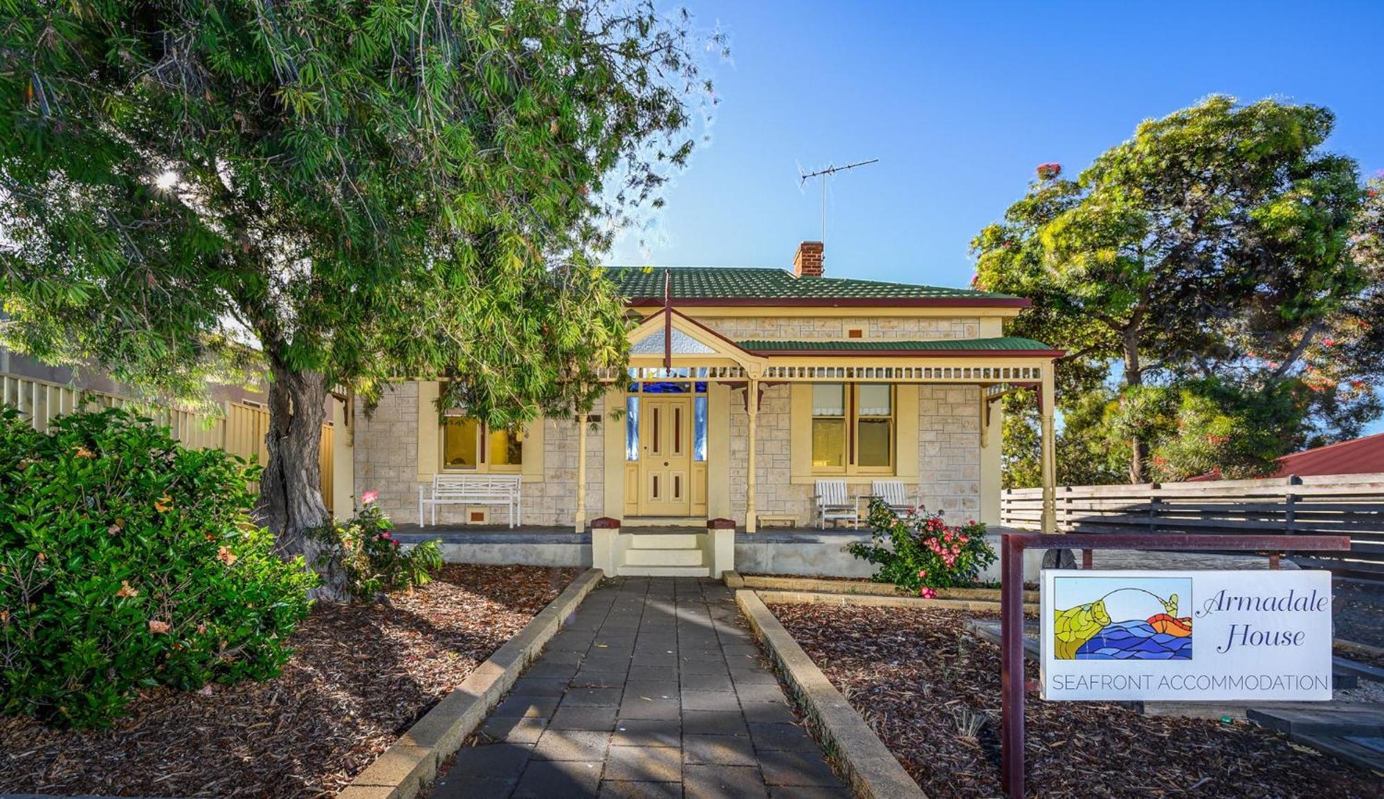 Armadale House - * Kingscote